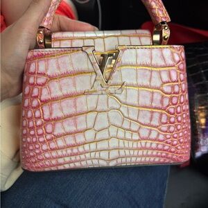 Elegant Pink Crocodile Pattern Handbag